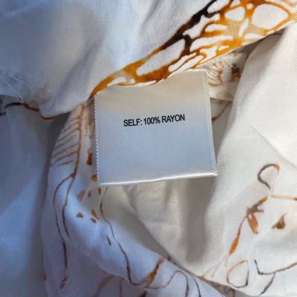 Jane + Delancey White Giraffe Print Button-Up Shirt Size Medium - Picture 4 of 7